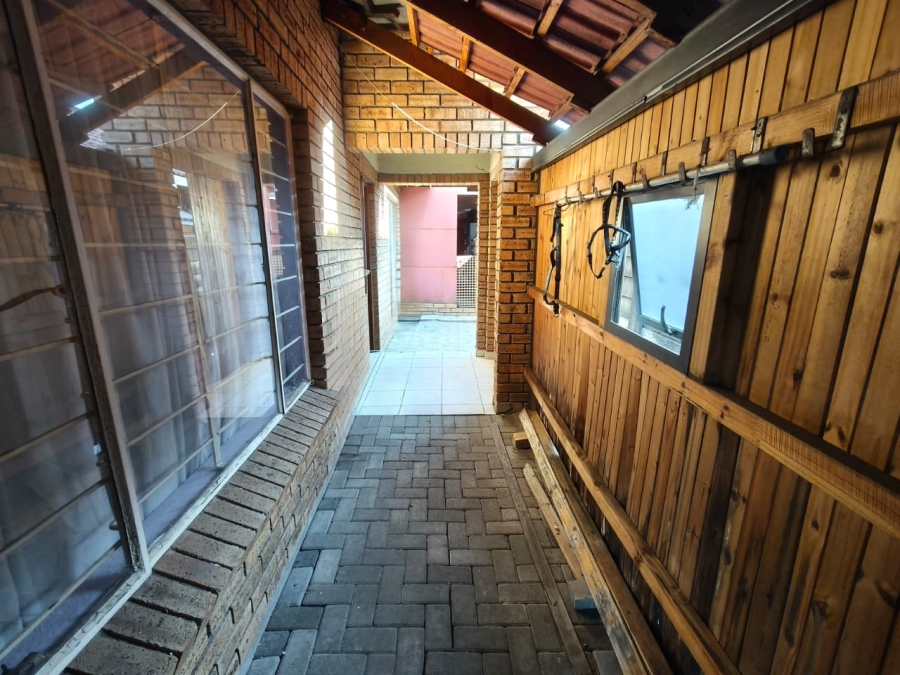 4 Bedroom Property for Sale in Oos Einde North West